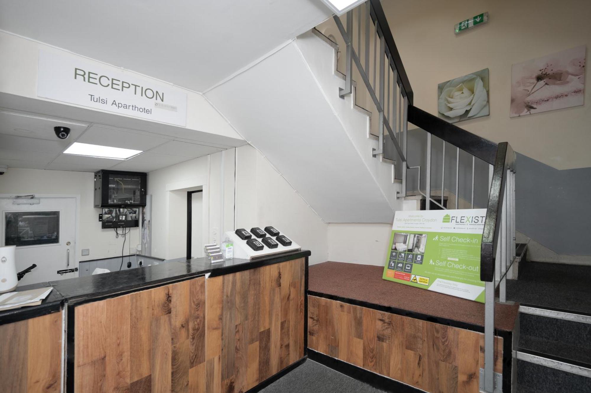 Flexistay Tulsi Aparthotel Кройдон Экстерьер фото