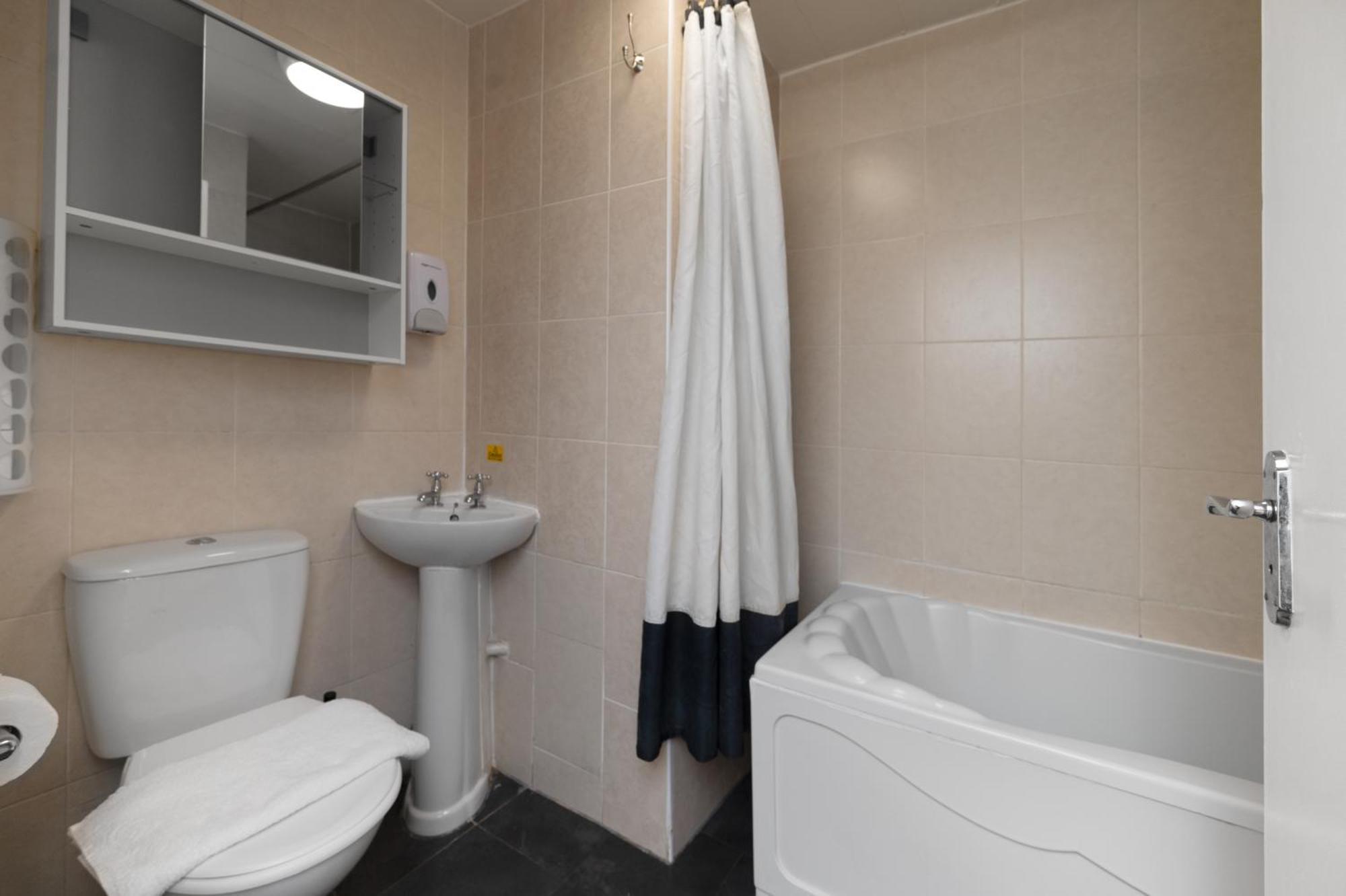 Flexistay Tulsi Aparthotel Кройдон Экстерьер фото