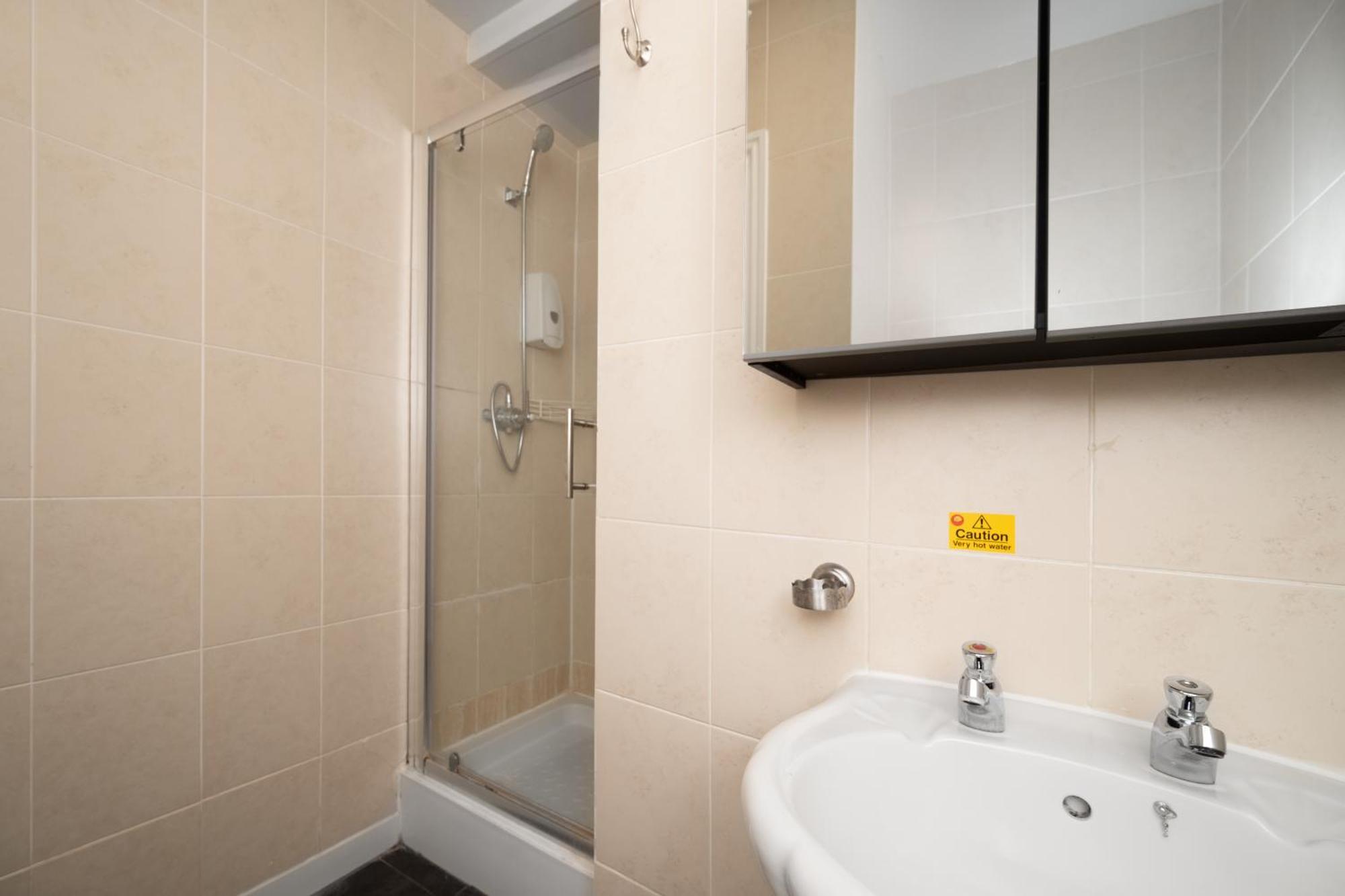Flexistay Tulsi Aparthotel Кройдон Экстерьер фото