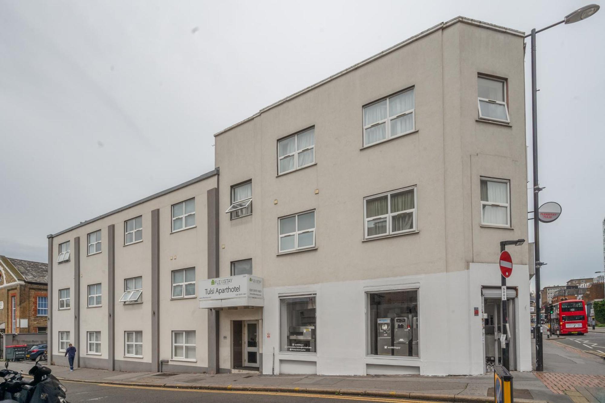 Flexistay Tulsi Aparthotel Кройдон Экстерьер фото